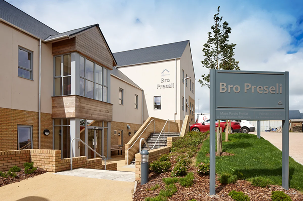 Delwedd o adeilad deulawr gydag arwydd Bro Preseli y tu allan. // Image of a two storey building with the Bro Preseli sign outside.